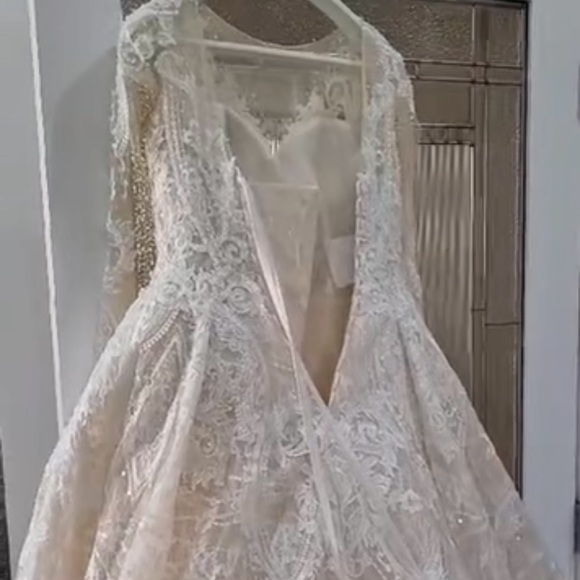 Rosa Clara Martha Blanc Wedding Gown + Veil - Picture 9 of 17